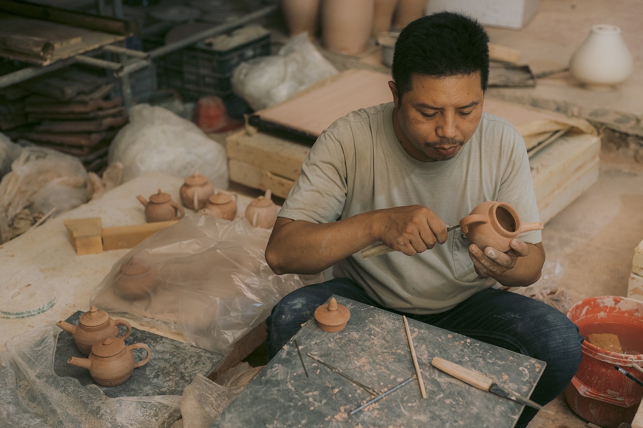 How to recycle and reuse old ceramics?